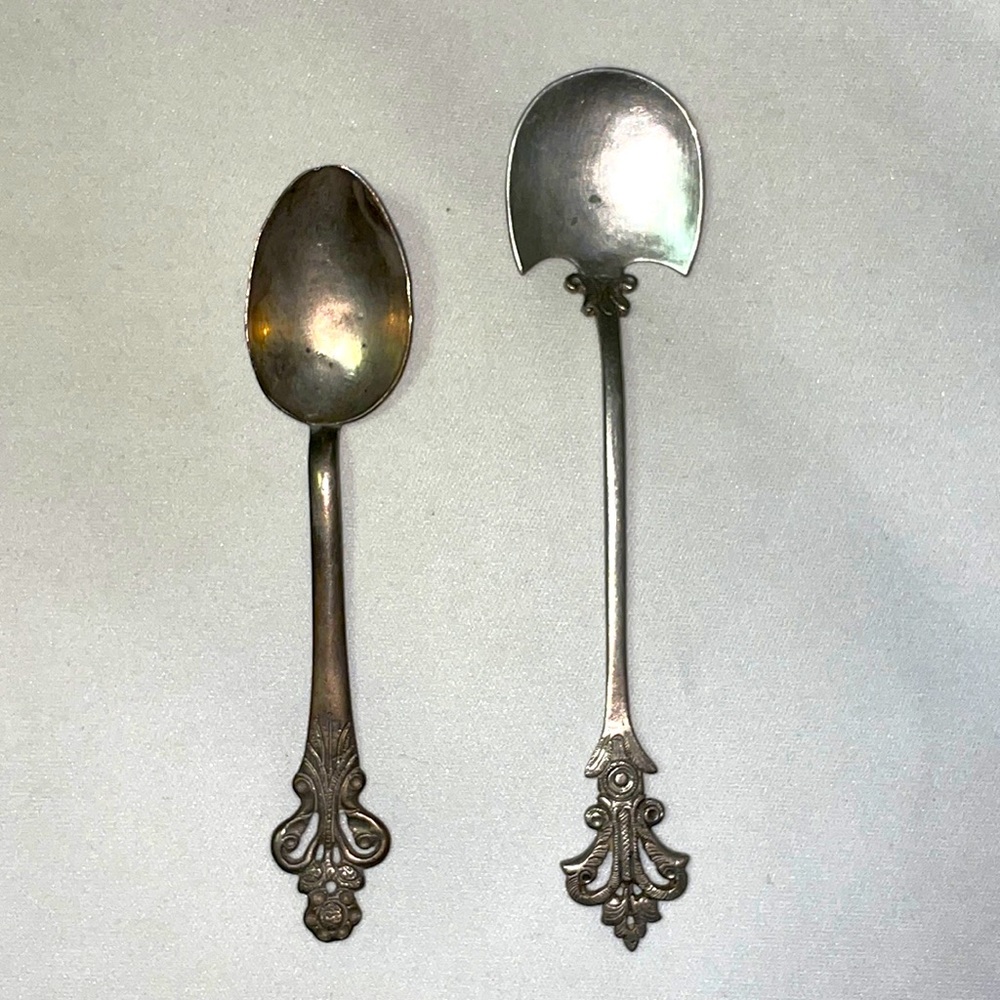 🥄 Vtg. Silver Sugar Spoons {Set of 2} - Picture 2 of 6
